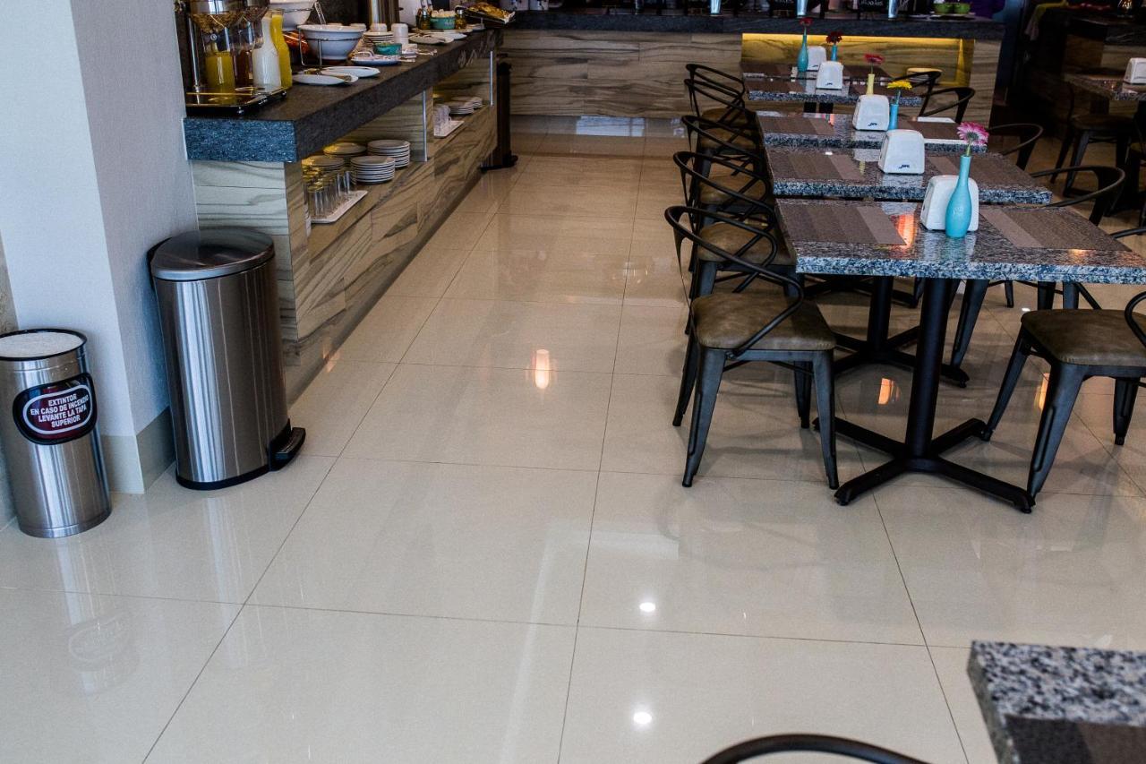 Hotel Expo Abastos กัวดาลาฮารา ภายนอก รูปภาพ